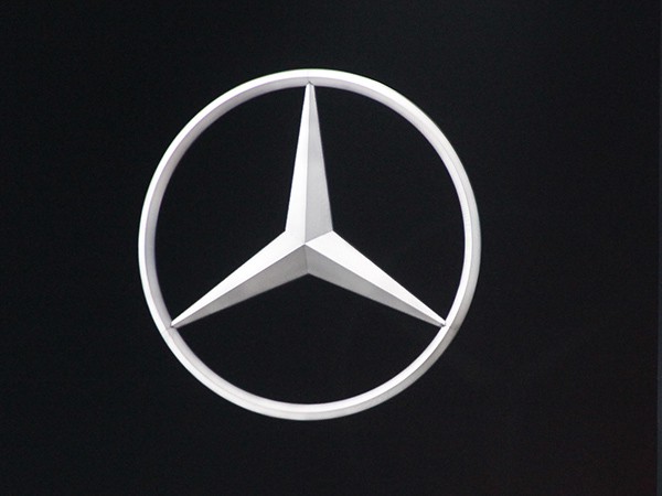 Signalisation de salle d'exposition automobile Mercedes-Benz